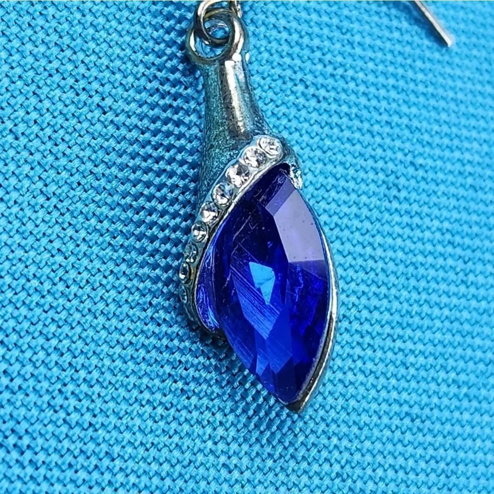 🔹️Blue Crystal Dangling Earrings - Picture 10 of 10
